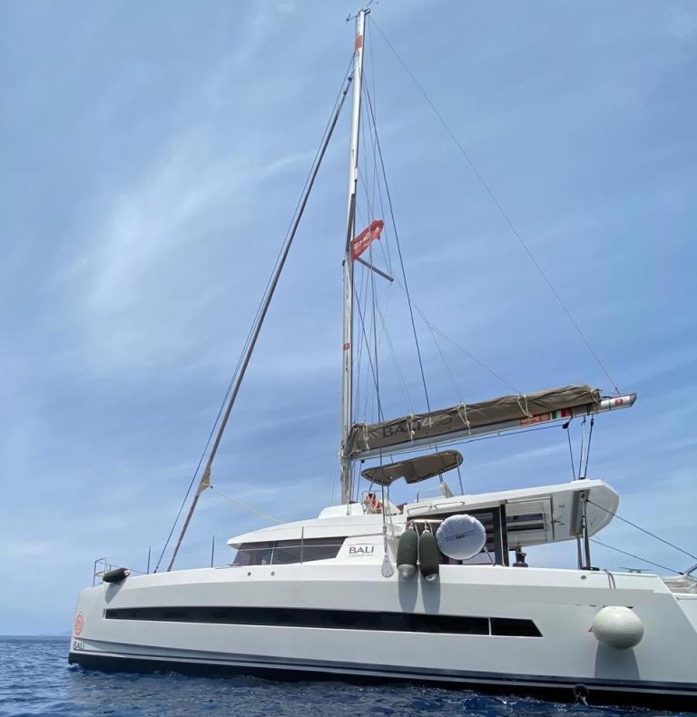 Bali 4.3 catamarano usato in vendita su Adria Ship